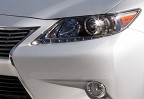 Компания Lexus показала кусочек седана ES нового поколения