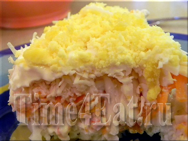 Салат слоями с чипсами и крабовыми палочками