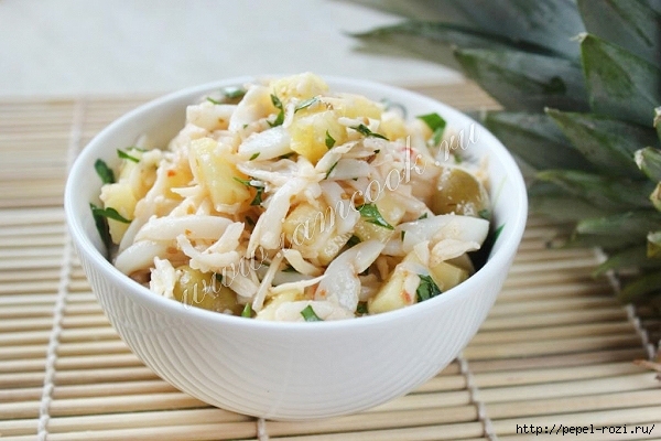 Салаты с кальмаром и ананасом