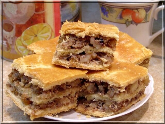 Пирог с изюмом и орехами и рецепт Пирог с изюмом и орехами и рецепт