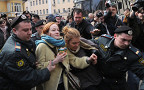 Оштрафованы все 26 задержанных сторонников и противников Pussy Riot
