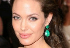 Анджелина Джоли написала предисловие к мемуарам своего бывшего мужа