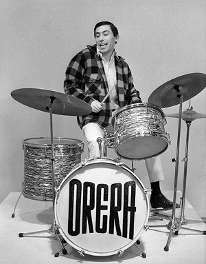 Ансамбль «Орэра», в котором Кикабидзе играл на барабанах, существует до сих пор — но расцвет его пришелся на конец 1960-х