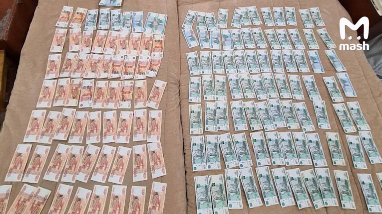 Опубликовано фото наличных из&nbsp;квартиры мэра Печоры