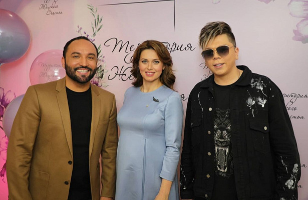 Элвин Грей подтвердил информацию о беременности супруги