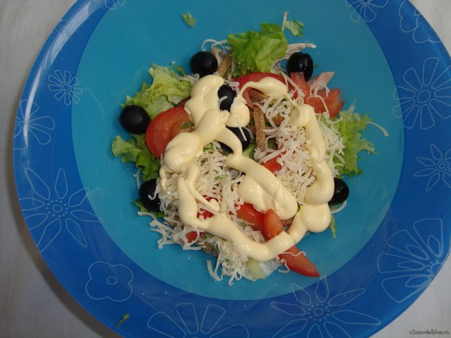 Рецепт салата кириешками и курицей фото