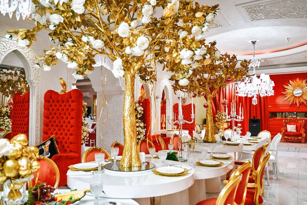 Доктор на крыше ресторан свадьба. Празднование в ресторане. Ресторан десерт роуз маяковская. Гастробар ломоносов ленинский проспект. Самый популярный ресторан в москве.