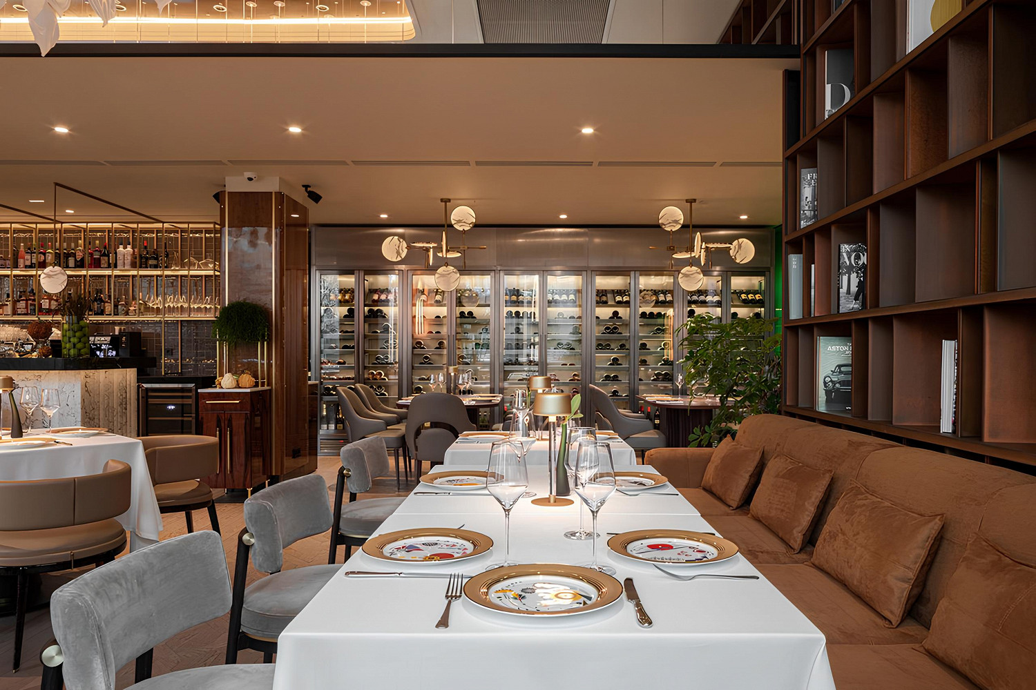 САНДРА ОРЛОВА ГОЛАЯ Плохой мальчик. Почему ресторатор Орлов строит репутацию на хайпе и  открывает проекты в Лондоне и Дубае — Афиша–Рестораны