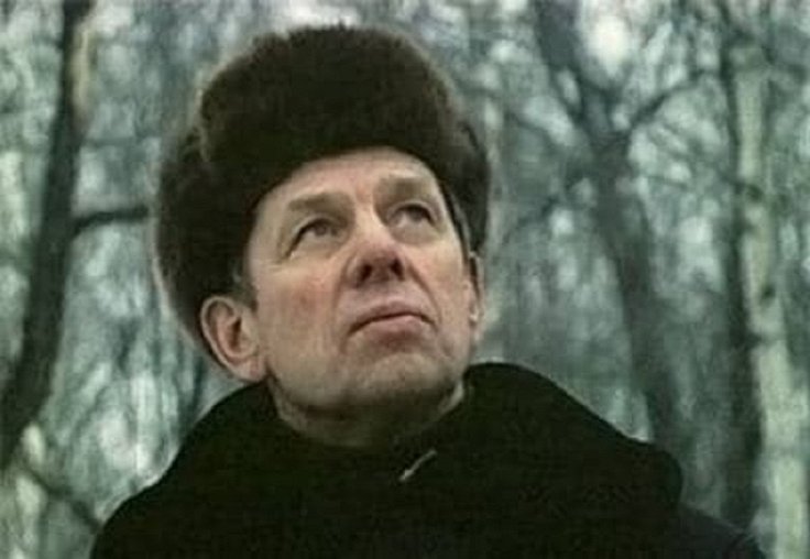 Русский крест жженов. Георгий Жжёнов похороны. Жженов Артем. Русский крест Астафьев Жженов. Фильм с участием Георгием Жженовым снятый в Мариуполе.