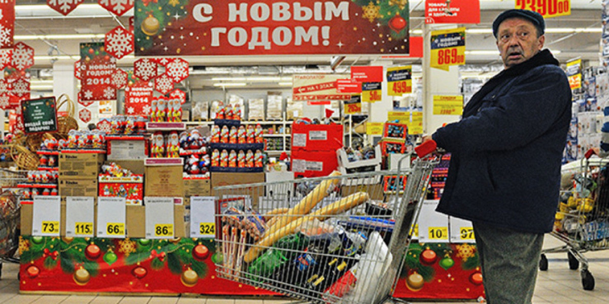 Новый супермаркет. Супермаркет новый год. Продуктовый магазин новый год. Новогодние продукты в магазине. Продуктовые магазины перед новым годом.