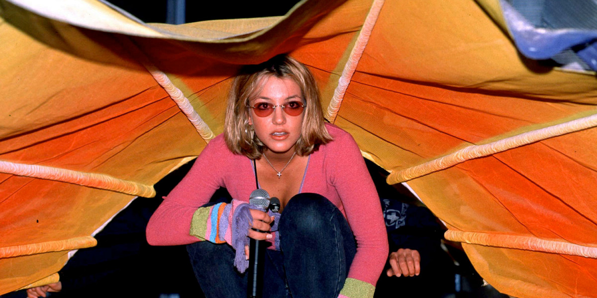 100 хитов 2000 года: Бритни Спирс, «Би-2», Эминем, Земфира, a-ha, Radiohead и другие