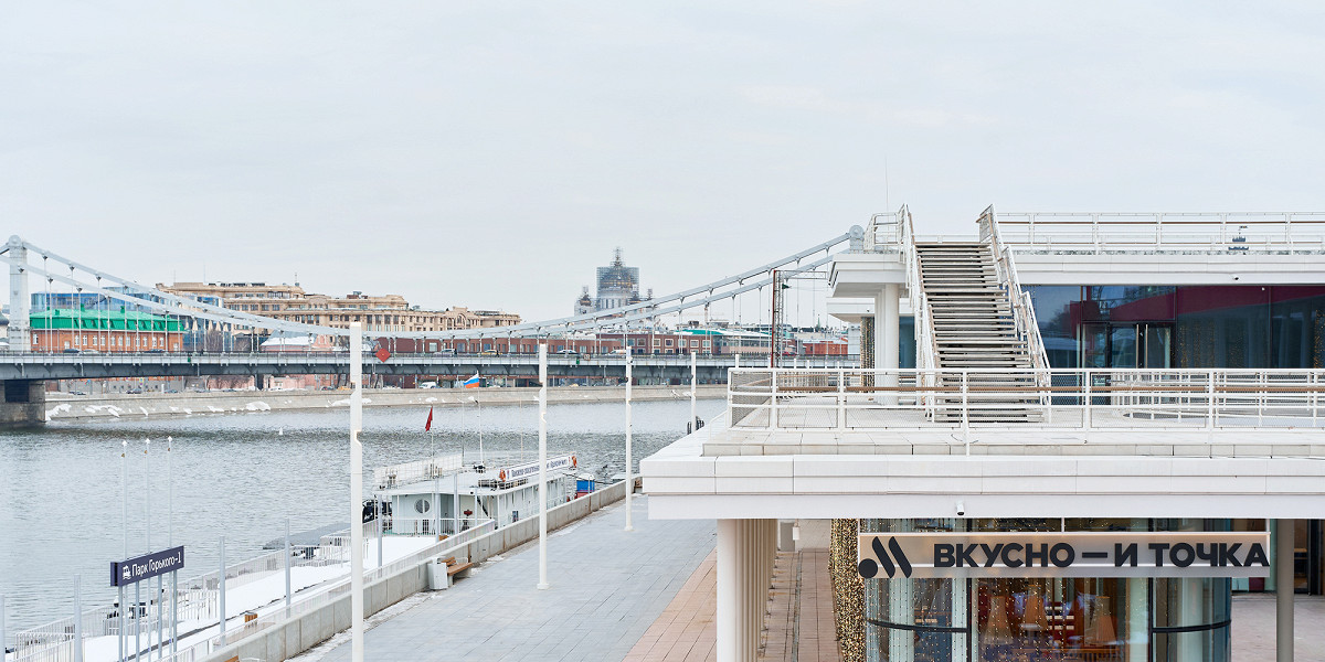 Горько и точка? Как открытие огромного фудкорта посреди парка Горького встретили москвичи