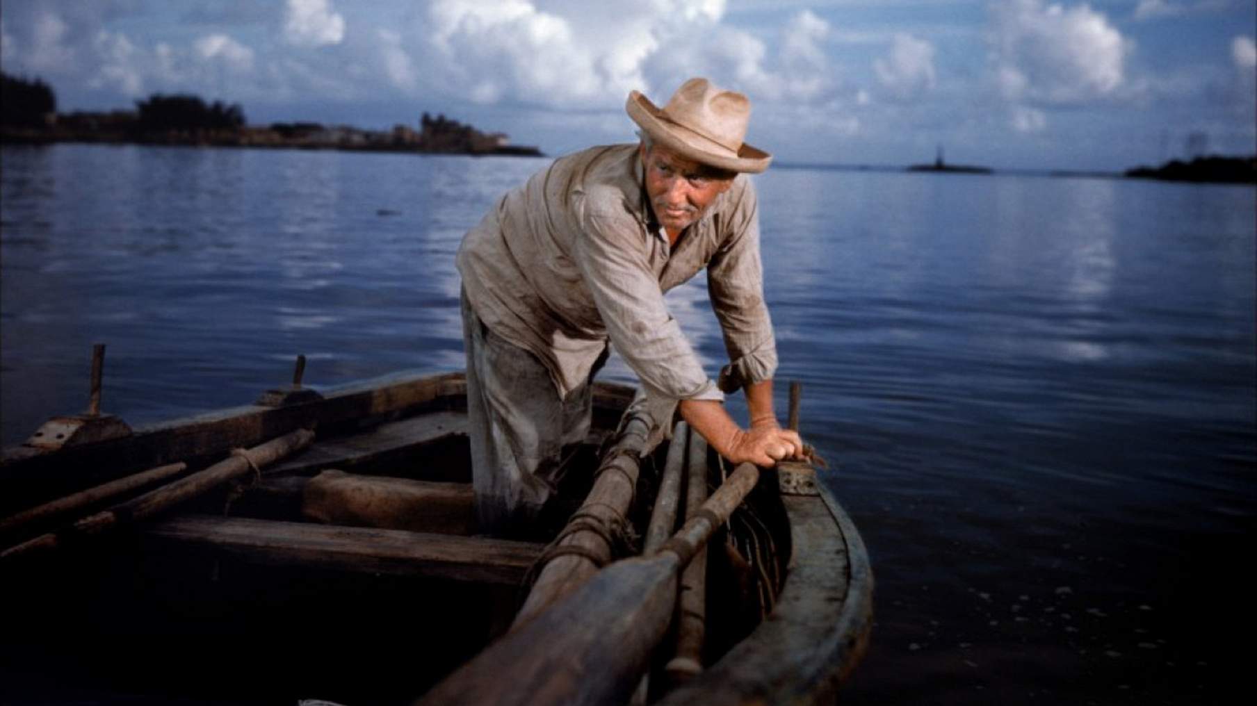 Старий і море. Старик и море фильм 1958. Старик и море фильм 1990. Эрнест Хемингуэй старик и море. Рыбак и море Хемингуэй.