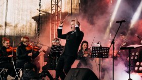 Мировые рок-хиты на крыше с симфоническим оркестром