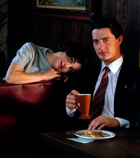 30 главных сериалов 90-х