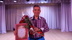«За околицей гармонь поет»: Мурат Макин