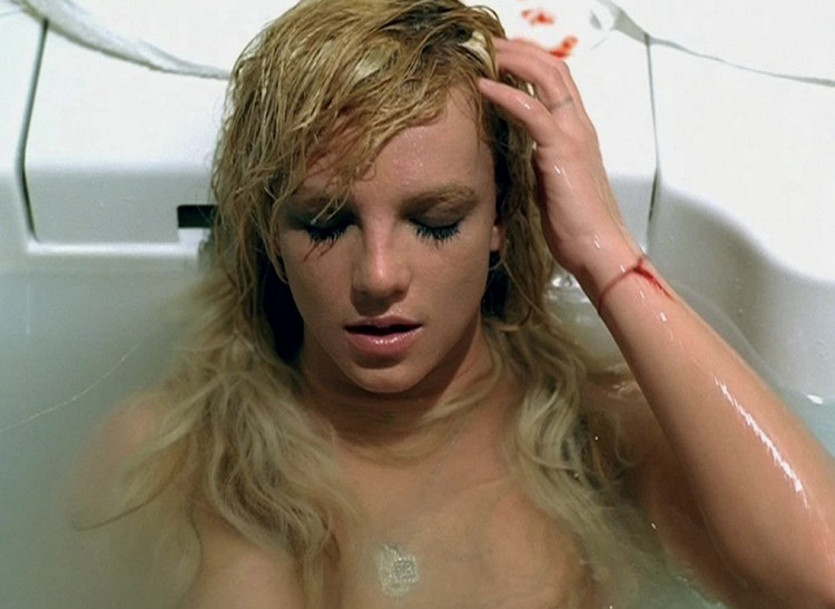 Бритни Спирстің суреті оның клиторын көрсетеді