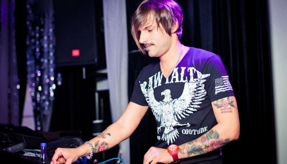 Концерты: «Vinograd Pool»: DJ Miller Концерты: «Vinograd Pool»: DJ Miller