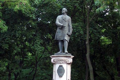В Днепропетровске решили демонтировать памятники Ломоносову и Пушкину