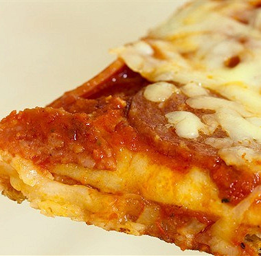 Рецепт Пицца с итальянскими сосисками, радиккьо и моцареллой