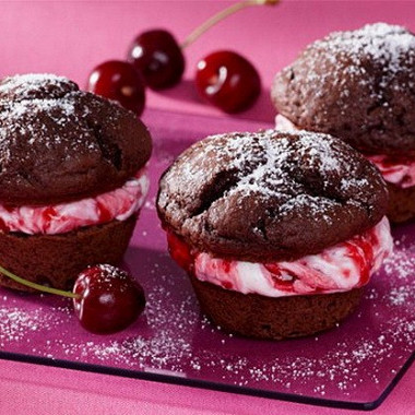 Рецепт Шоколадные кексы с творожно-вишневой начинкой