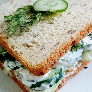 Рецепт Свежий сэндвич с зеленью и огурцом