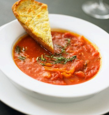 Рецепт Охлажденный томатный суп с печеными красными перцами и сливками