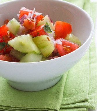 Рецепт Огуречный салат с помидорами и портулаком