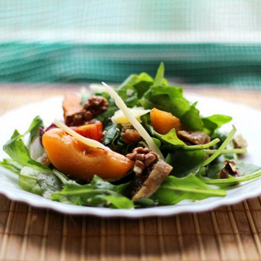 Рецепт Салат с абрикосами и помидорами черри