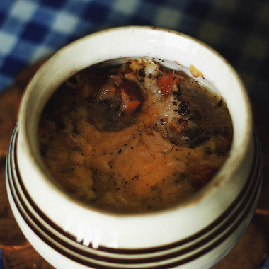 Рецепт Луковый суп, запеченный под сырной корочкой