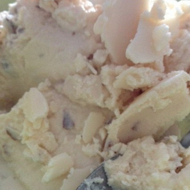 Рецепт Ванильное мороженое из творога с миндалем