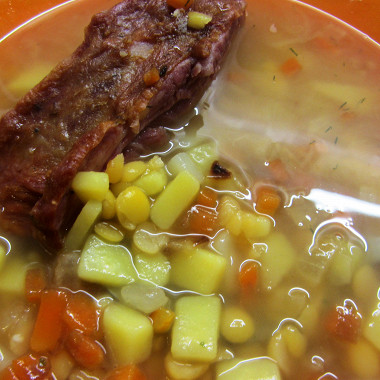 Рецепт Гороховый суп с копчеными ребрышками