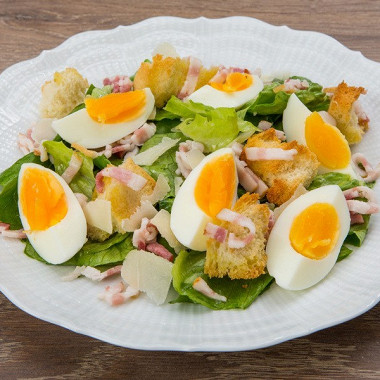 Рецепт Теплый салат с яйцом и беконом