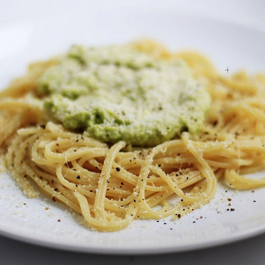 Рецепт Спагетти с авокадо и чесноком