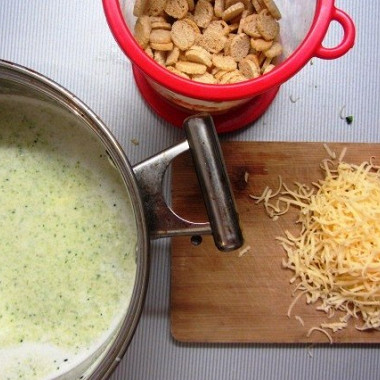 Рецепт Суп-пюре из цветной капусты с пармезаном