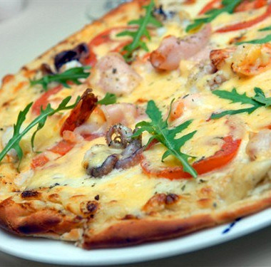 Рецепт Пицца с рыбой, крабами и соусом из морской капустой
