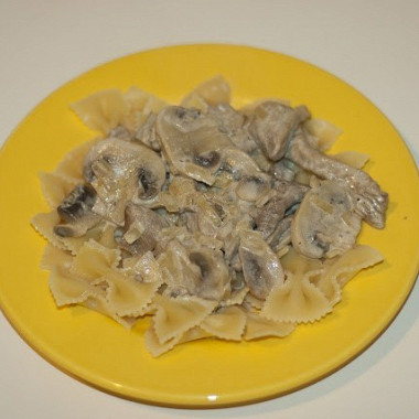 Рецепт Фарфалле со свининой в грибном соусе
