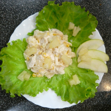 Рецепт Куриный салат с ананасом, яблоками и кукурузой