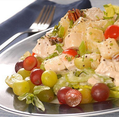 Рецепт Куриный салат с виноградом, орехами и каперсами