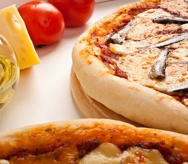 Рецепт Пицца на дрожжевом тесте с томатами и анчоусами