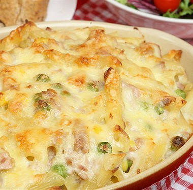 Фото рецепт Пенне, запеченные с пармезаном, сливками и прошутто