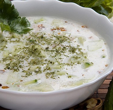 Рецепт Таратор с йогуртом и грецкими орехами