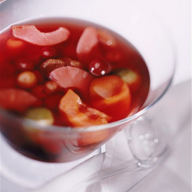Рецепт Летний фруктово-ягодный пунш с розовым шампанским