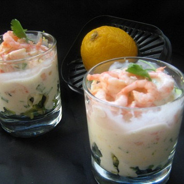 Рецепт Салат с креветками и авокадо под соусом айоли