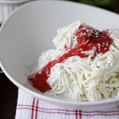 Рецепт Замороженные спагетти с клубничным соусом