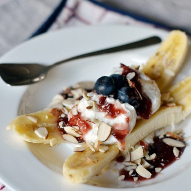 Рецепт Бананы сплит с йогуртом