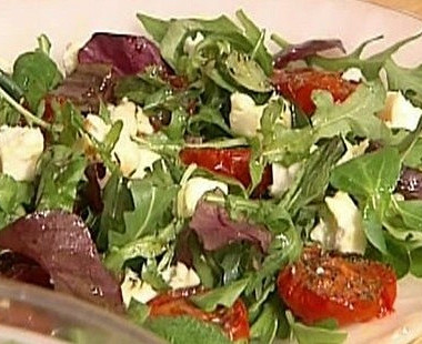 Рецепт Итальянский салат с вялеными помидорами