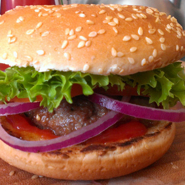 Рецепт Гамбургер из говядины с соусом из меда и чили