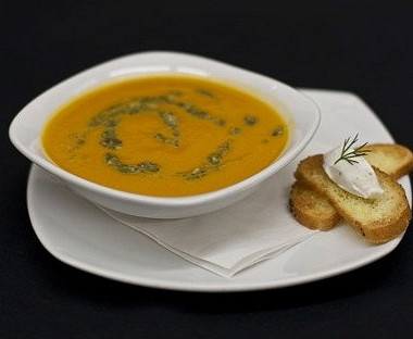 Рецепт Морковный крем-суп с соусом песто